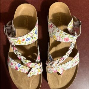 New White Mountain Footbed Hazy Braided Signature Floral Sandals 11